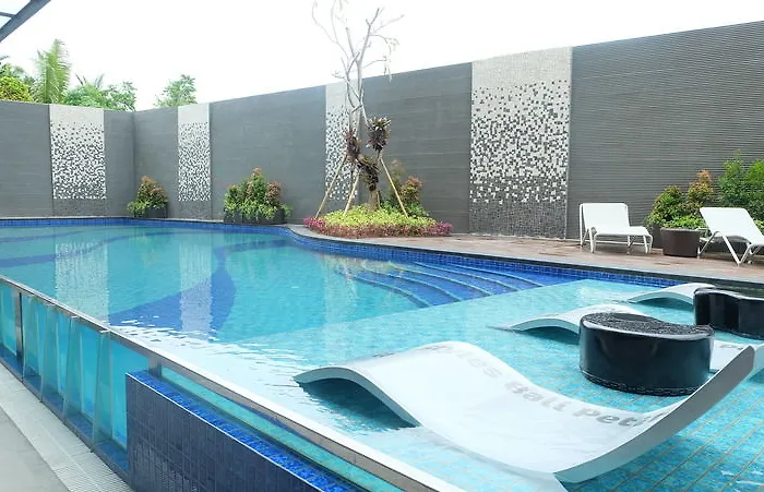 Kamaniiya Petitenget 4* سمينياك